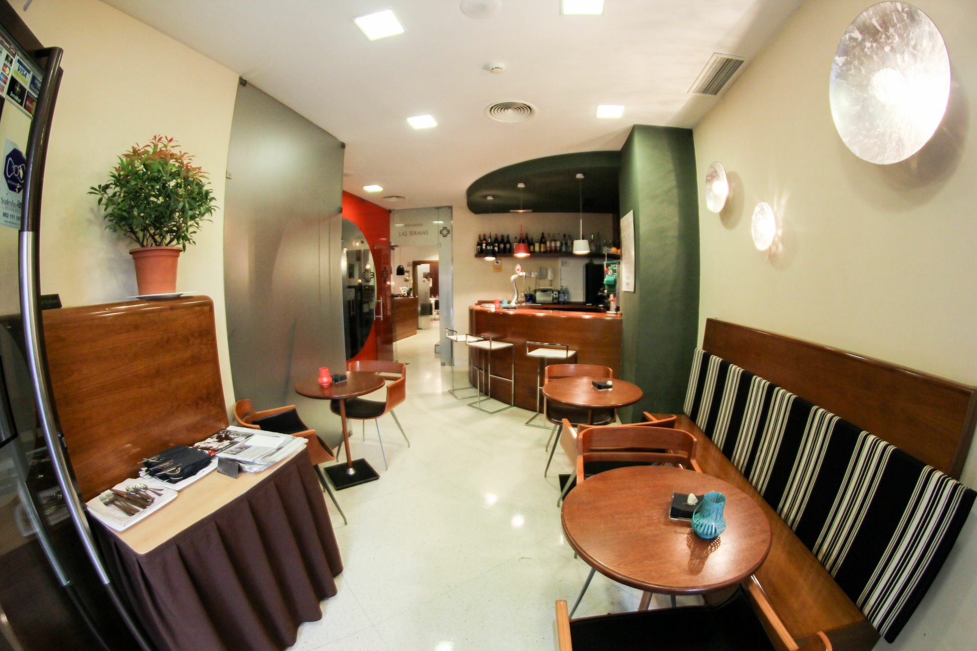 Albany Ancha Hotel Леон Екстериор снимка A typical hotel bar